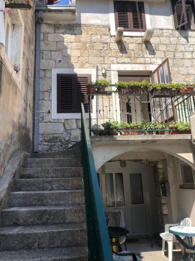 Old Town Apartment Nina 1 Split Bagian luar foto