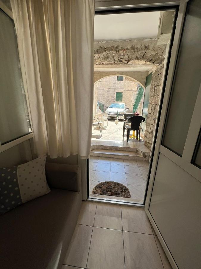 Old Town Apartment Nina 1 Split Bagian luar foto