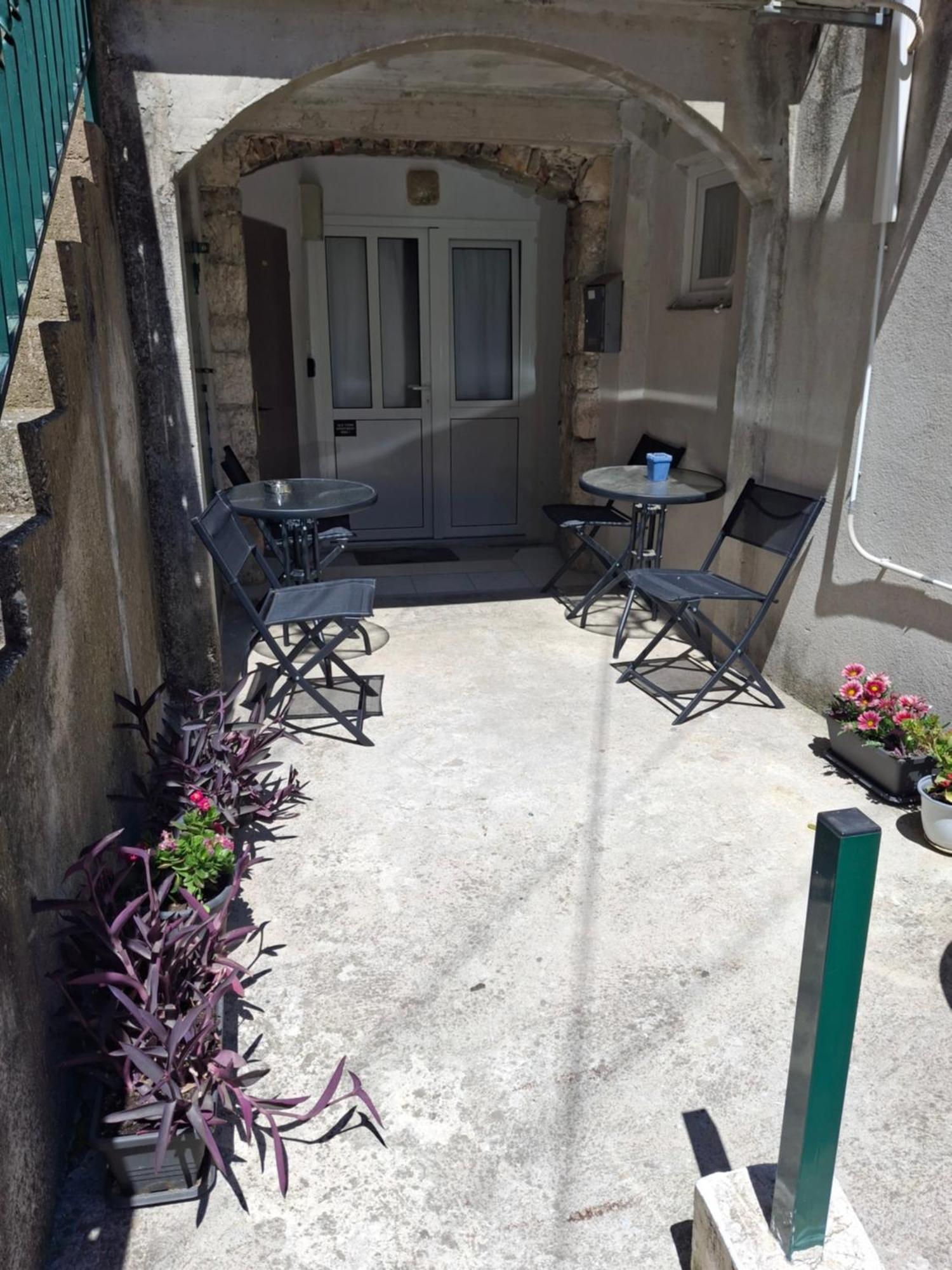 Old Town Apartment Nina 1 Split Bagian luar foto